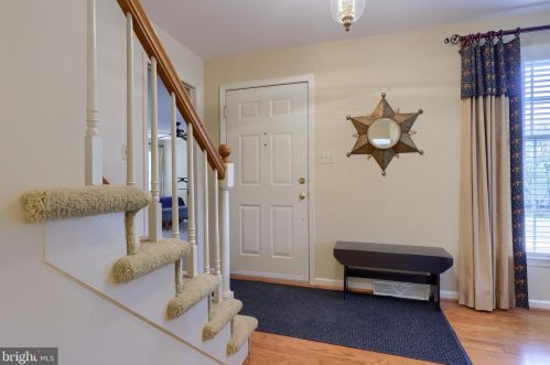 142 Bentley Ln, Lancaster PA  17603-6223 exterior