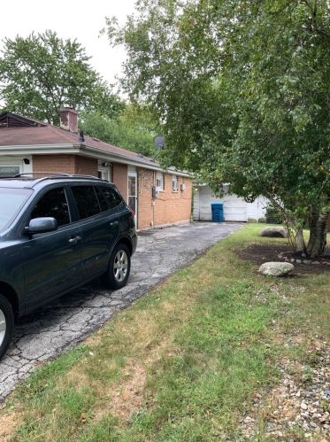 861 161st St, Calumet City, IL 60409-5745