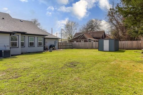 303 Walnut St, Whitewright TX 75491-2243 exterior