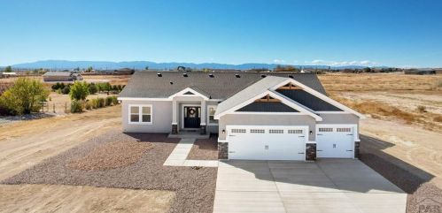886 Ashburn Dr, Pueblo, CO 81007-1268