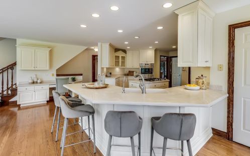 6972 Fieldstone Dr, Willowbrook IL  60527-6969 exterior