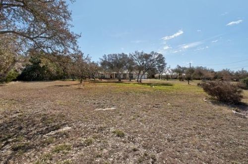 107 High Plains Dr, Mount Sharp, TX 78620-2726