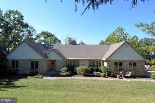 1409 Calmes Neck Ln, Boyce, VA 22620-2640
