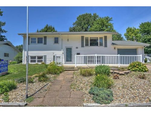 220 Newcastle Dr, Decatur, IL 62526-1727