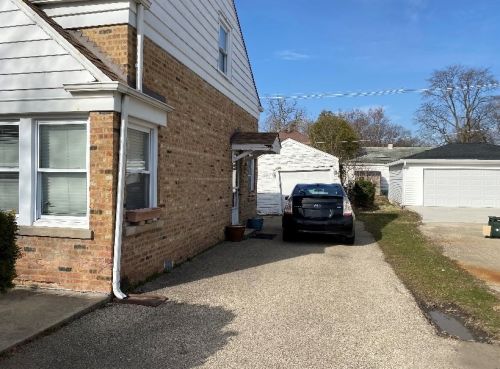 322 Elm St, Glenview, IL 60025-4911