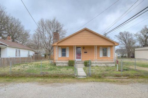 124 5th St, Lowell, KS 66713-1239