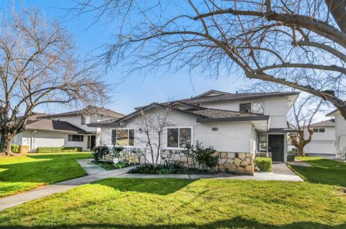 9520 Emerald Park Dr, Elk Grove CA  95624-2359 exterior