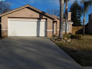 1550 Rio Linda St, Visalia, CA 93292-9072