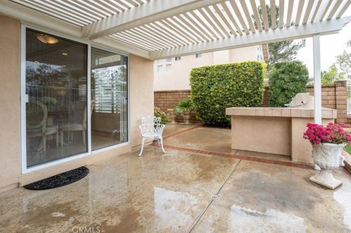 405 Laureltree Dr, Anaheim CA  92808-1648 exterior