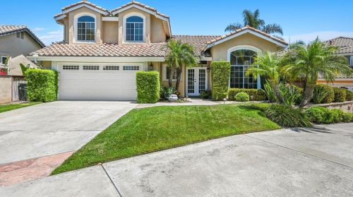 638 Cabezon Pl, Vista, CA 92081-6309