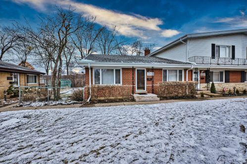 8731 National Ave, Niles, IL 60714-2138