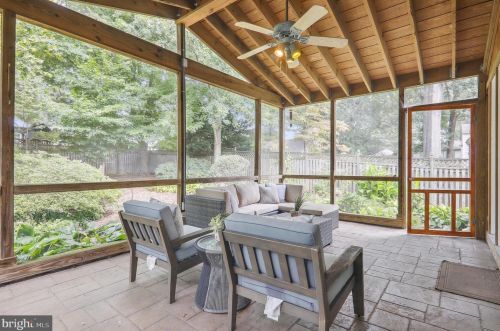 1221 Pinecrest Cir, Silver Spring MD 20910-1626 exterior