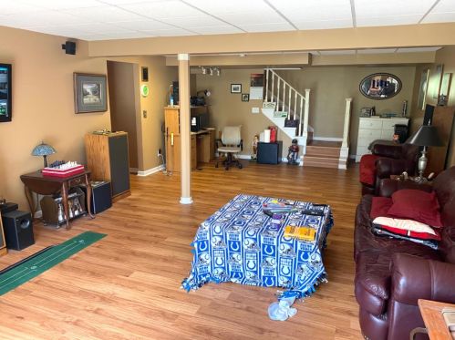 435 Deerpath Ct, Hobart IN 46342-5743 exterior