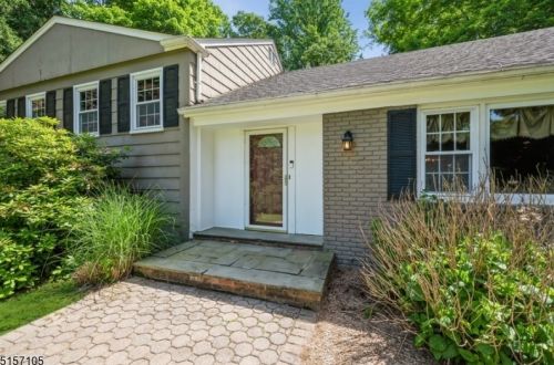 39 Blackberry Ln, Morristown, NJ 07960-6406