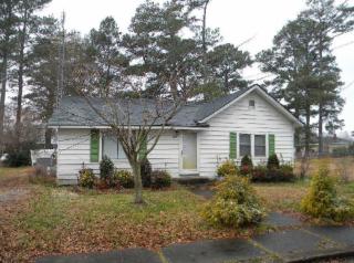 407 Light St, Columbia, NC 27925-8432