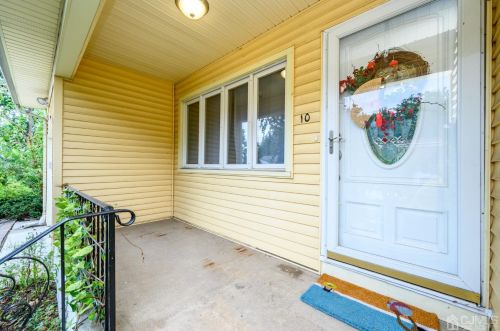 10 Ferris Rd, Edison, NJ 08817-3902