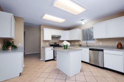 1612 Helmsley Dr, Richmond TX 77471-6137 exterior