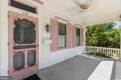 121 Ctr St, Haddonfield NJ 08033-1803 exterior