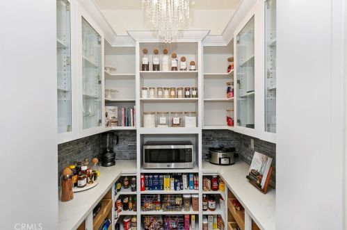 1769 Green Orchard Pl, Riverside CA  92508-8746 exterior