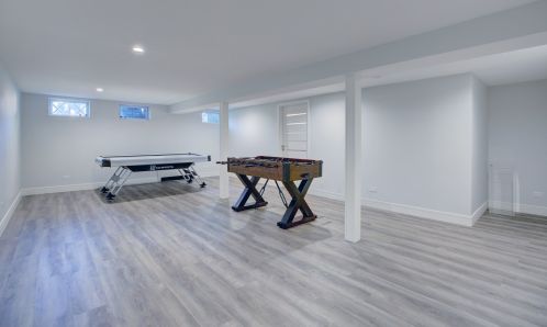 6906 Jarvis Ave, Niles IL  60714-4016 exterior