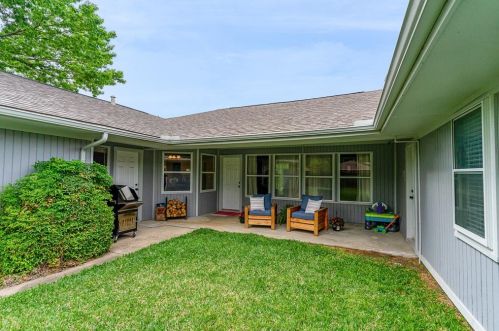 2242 Woodcreek, Carrollton TX 75006-1925 exterior