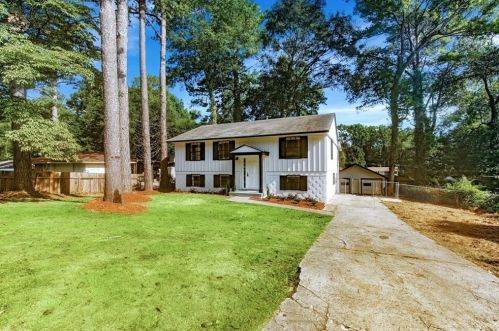 998 Martha Dr, Forest Park, GA 30297-3333