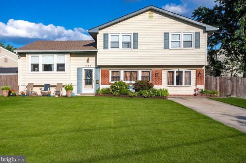 401 Arthur Dr, Beverly, NJ 08010-2105