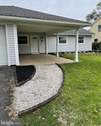 24 Bloomfield Ln, Willingboro, NJ 08046-1513