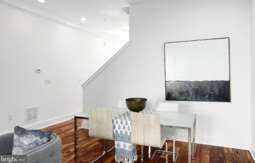 146 Front St, Philadelphia PA 19106-0020 exterior