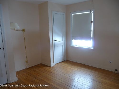 22 Pinckney Rd, Tinton Falls NJ 07701-2122 exterior