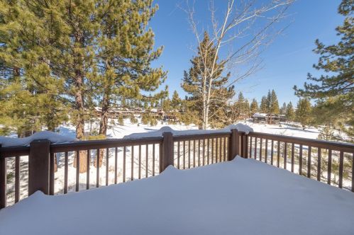 10240 Valmont Trl, Truckee CA  96161-2072 exterior