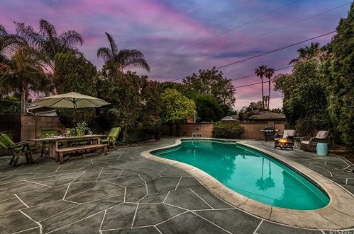 7033 Lasaine Ave, Van Nuys, CA 91406-3545