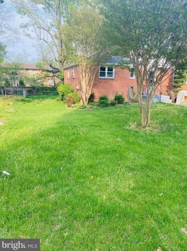 2827 Bisvey Dr, Falls Church, VA 22042-1701