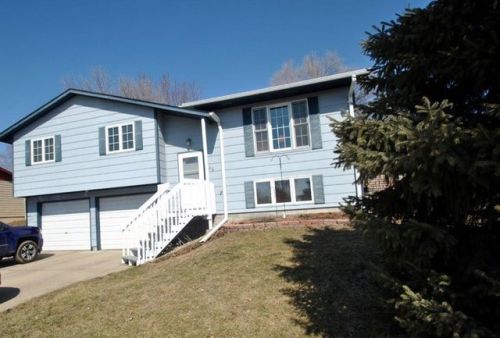 206 25th St, Yankton, SD 57078-4802