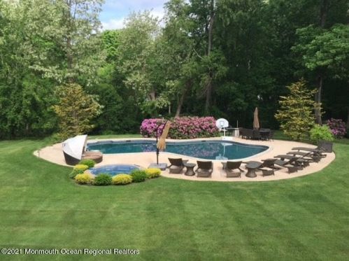 24 Cindy Ln, Holmdel Village, NJ 07733-2027