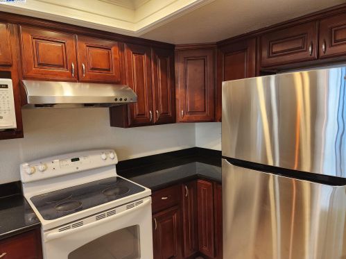814 Voyager Way, Hayward, CA 94544-2550