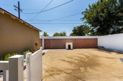 531 Dickel St, Anaheim CA  92805-1808 exterior