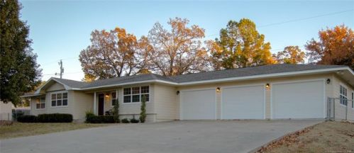 300 South Dr, Hartshorne, OK 74547-4816
