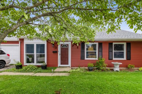 3 Edgewood Dr, Streamwood, IL 60107-1687