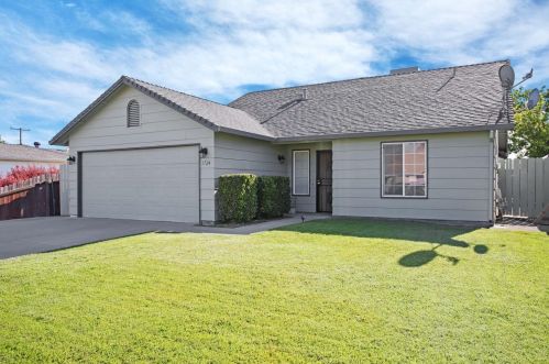 1724 School St, Lodi, CA 95240-6249