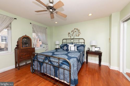 1015 4 St, Philadelphia PA 19147-4106 exterior