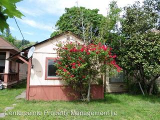 1036 Fullerton St, Roseburg OR  97470-3439 exterior