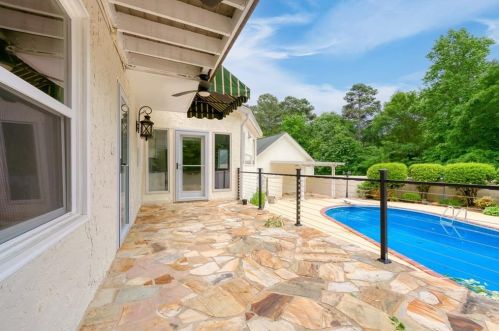2774 Whitehurst Dr, Marietta, GA 30062-2663