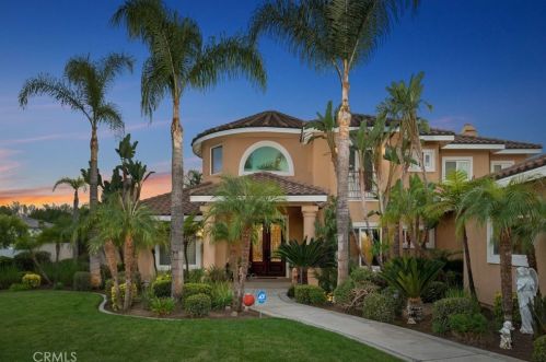 18003 Green Orchard Pl, Riverside CA  92508-8743 exterior