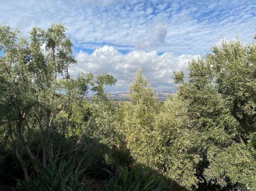 1319 Gonzales Rd, Simi Valley CA exterior