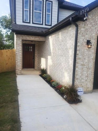 5421 Black Hawk St, Dallas, TX 75212-5706