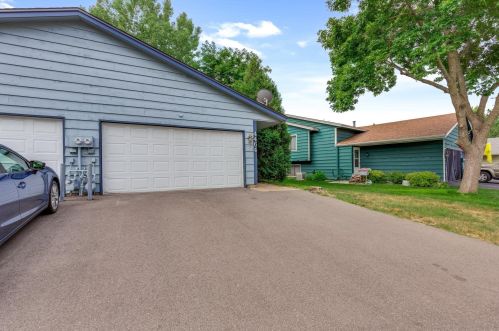 4464 Cinnamon Ridge Trl, Saint Paul MN  55122-2385 exterior
