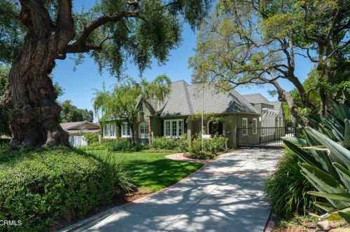2427 Holliston Ave, Altadena, CA 91001-2521
