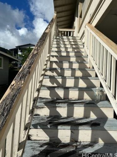 2745 Booth Rd, Honolulu HI  96813-1158 exterior