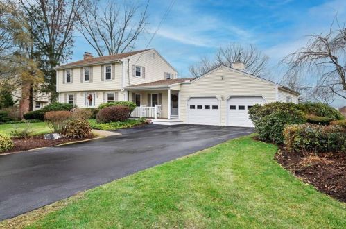 10 Whalen Dr, Lincoln, RI 02865-3805